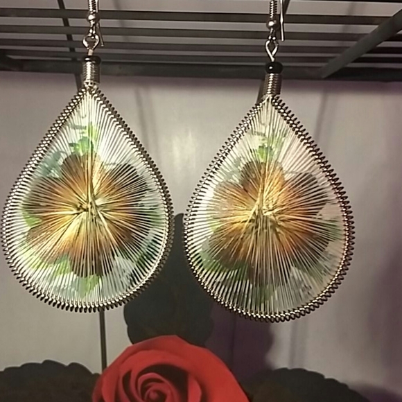 4/$20🎀 Drop Thread Earrings - Picture 4 of 4